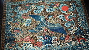 Drachen aus goldenen Fäden – Textilien aus der Sammlung des ... Bild 1